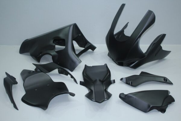 YAMAHA R1 2015/2018 Carena verniciata NERO OPACO