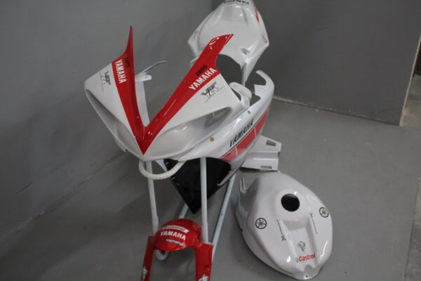 Yamaha R1 09/14 verniciata bianco e rosso - immagine 2