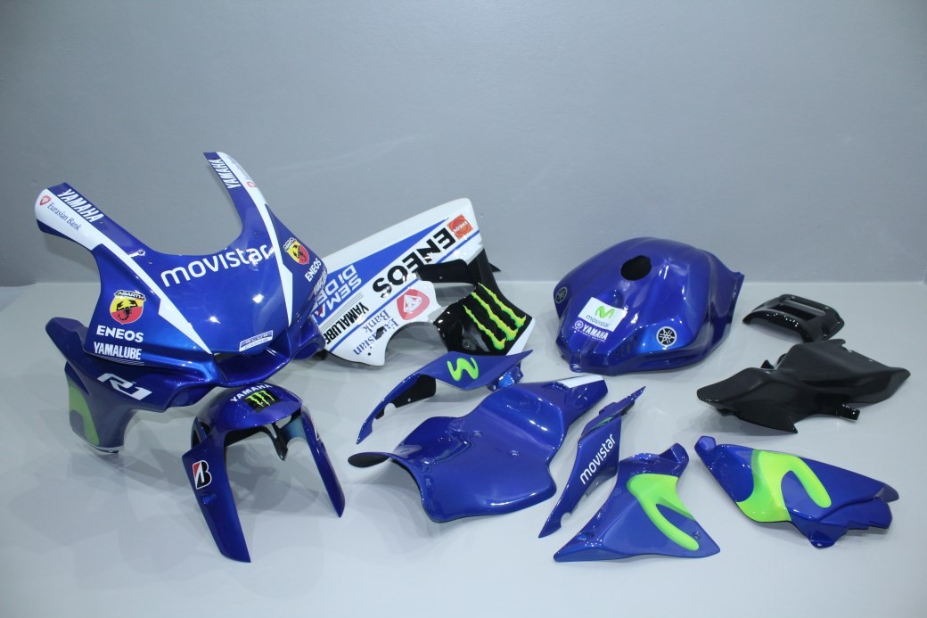 CARENE IN VETRORESINA RACING ,CARENE STRADALI ABS ,CARENATURE IN VETRORESINA ,CARENA VERNICIATA RACING, CARENATURA VERNICIATA VETRORESINA ABS STADALE , YAMAHA SUZUKI HONDA BIMOTA KAWASAKI DUCATI APRILIA CAGIVA BMW TRIUMPH AGUSTA PARAFANGO VETRORESINA PLESIGLASS MOTO ACCESORI MOTO, GANCI RAPIDI, RESTAURO MOTO, RESTAURI MOTO EPOCA, VERNICIATURE PERSONALIZATE ,VERNICIATURA ORIGINALE 